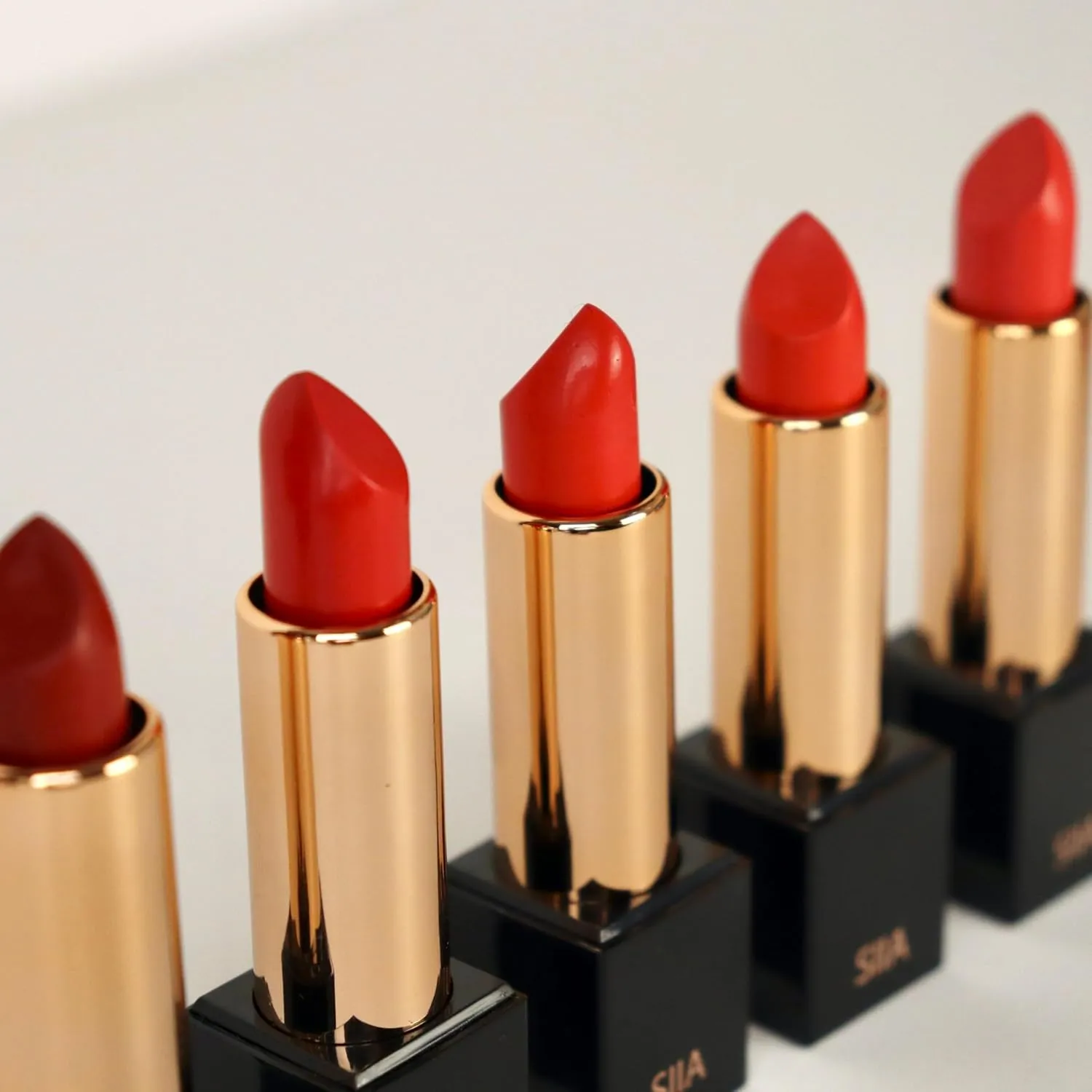 Change Agent Magnetic Original Lipstick in Nude Coral