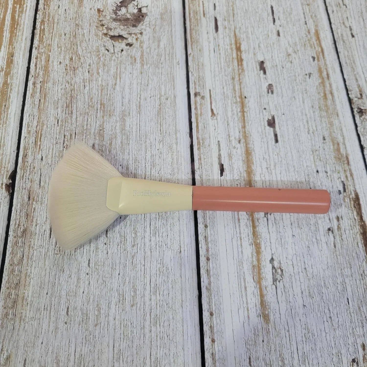 Cosmetic Brushes – Soft Bristles For Highlighter, Loose Powder & Skincare – Professional Cosmetic Brush For Flawless Finish
