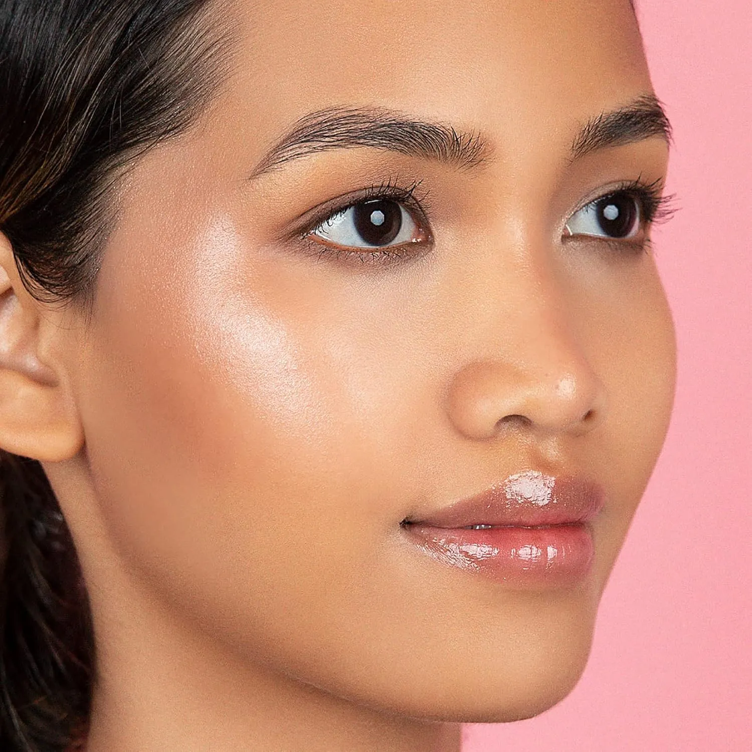ModelCo Glow Highlighter Stick - Hydrating, Creamy Texture - Buildable And Long-Wearing Formula - Creates A Natural, Radiant Finish - Melts Into The Skin For Instant Radiance - Champagne - 0.158 Oz