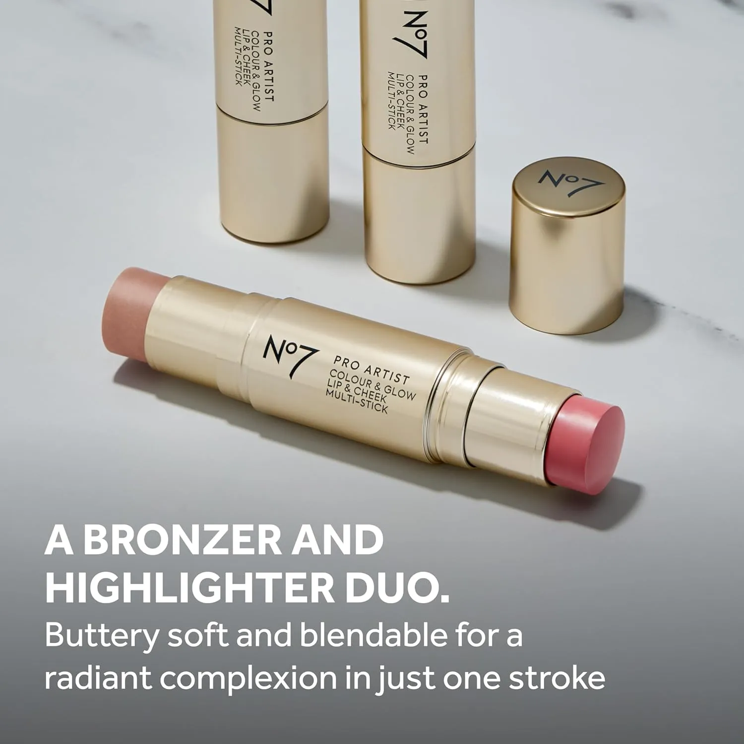 No7 Pro Artist Multi-Use Bronzer Stick & Highlighter Makeup - Dual-Ended Cream Contour and Face Highlighter with Vitamin E and Argan Oil for a Radiant Finish - Light Bronze/Champagne Glow (10g)