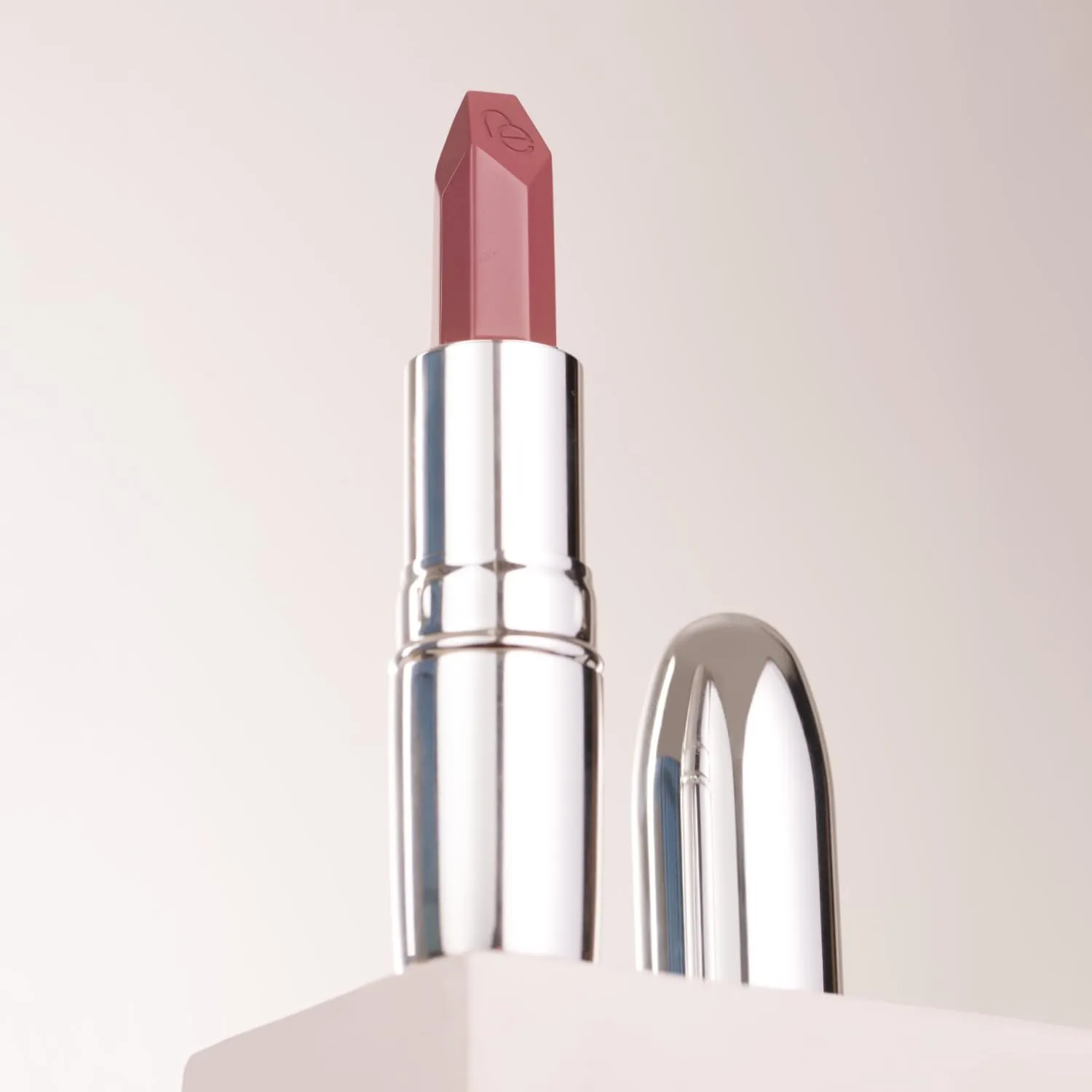 nude envie - Lipstick - Creamy & Long-Lasting Finish - Velvety Texture & Easy Application - Luxury Hydration - With Shea Butter, Vitamin E & Jojoba Oil - Vegan, Paraben-Free & Cruelty-Free - Miracle