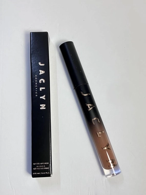 Poutspoken Liquid Lipstick Confidence, nude