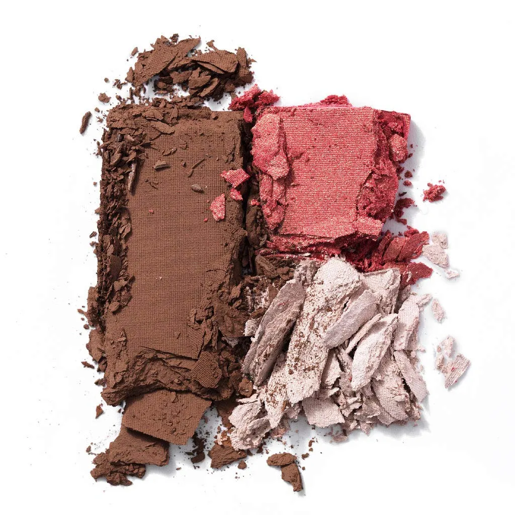 Reina Rebelde On Your Face Contour and Color Trio in Coqueta is a multi-use face palette formulated for medium to deep tone complexions. The trio features a pearlized warm-toned blush