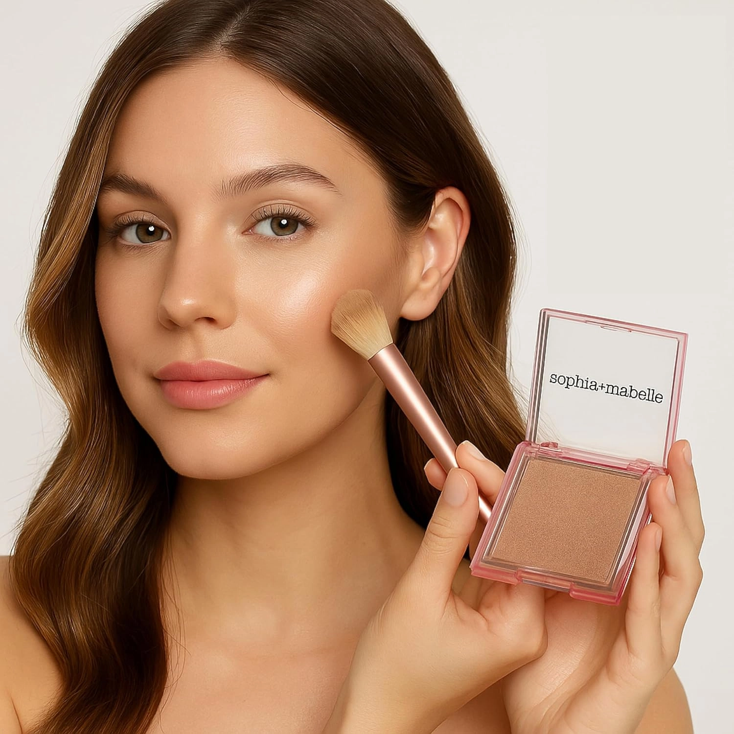 Sophia   Mabelle Satin Powder Highlighter – Lightweight, Buildable Shimmer Face Makeup – Radiant Glow & Smooth Finish – Long-Lasting for All Skin Tones – 3.2g (Peach Delight, standard)