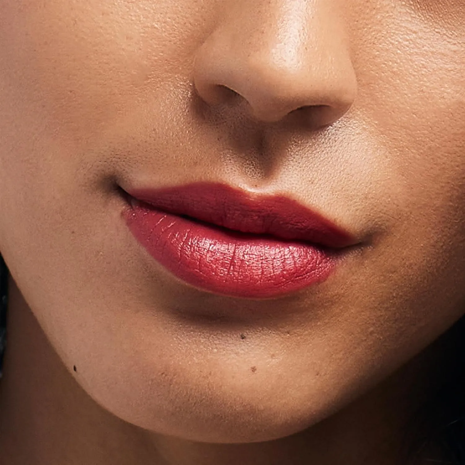 VASANTI Matte Crush Lipstick Pencil (Dozen Roses - Rose Berry) - Smooth, Longwearing, Velvety Matte Lipstick Pencil - Water resisitant & Smudge proof - Rich Pigmented, Paraben Free Stick