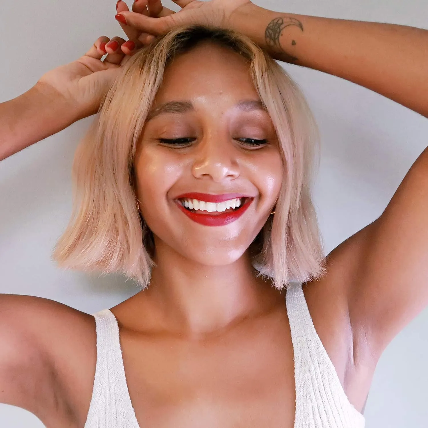 Wunder2 MUST-HAVE-MATTE LIPSTICK Makeup Long Lasting Matte Lip Stick, Color Gimme Red