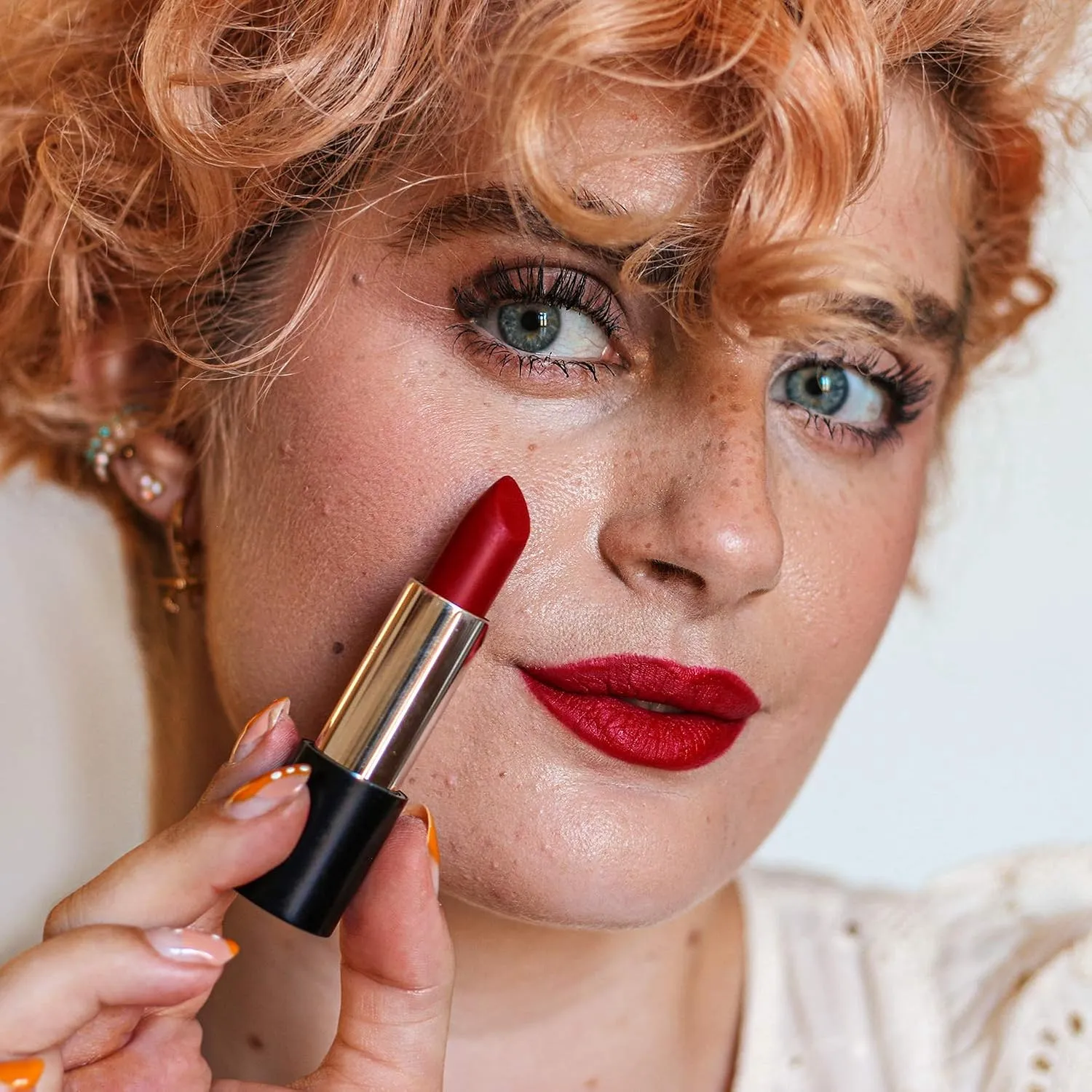 Wunder2 MUST-HAVE-MATTE LIPSTICK Makeup Long Lasting Matte Lip Stick, Color Gimme Red